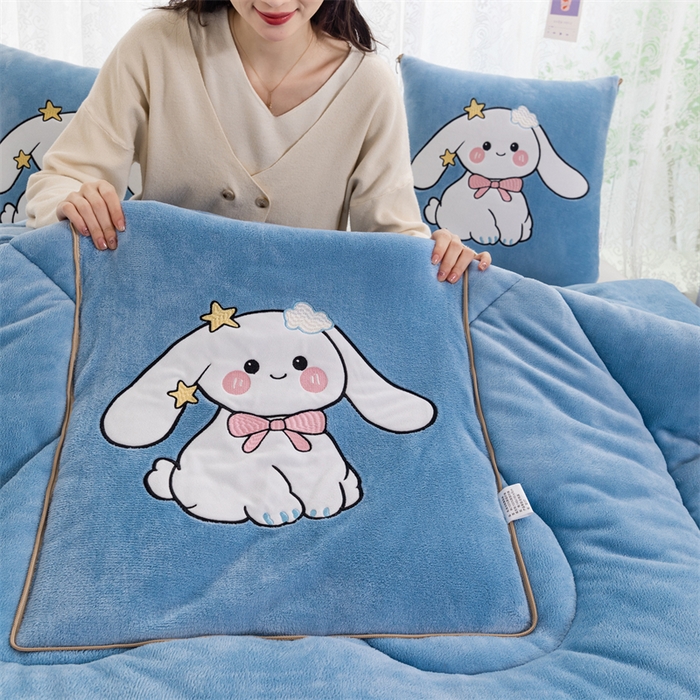 91家纺网 家纺一手货源 找家纺 哩哩熊 2025新款抱枕被子两用加厚二合一汽车载枕头办公室午睡毯子冬天靠枕-长耳兔系列 长耳兔-浅蓝
