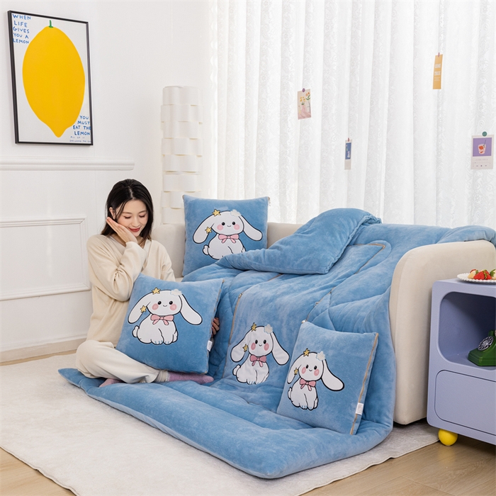 91家纺网 家纺一手货源 找家纺 哩哩熊 2025新款抱枕被子两用加厚二合一汽车载枕头办公室午睡毯子冬天靠枕-长耳兔系列 长耳兔-浅蓝