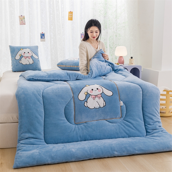 91家纺网 家纺一手货源 找家纺 哩哩熊 2025新款抱枕被子两用加厚二合一汽车载枕头办公室午睡毯子冬天靠枕-长耳兔系列 长耳兔-浅蓝