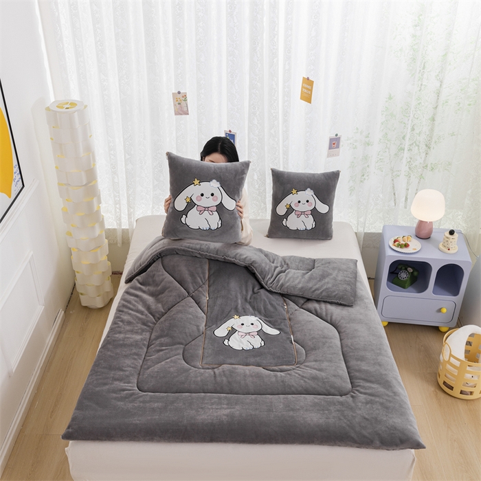 91家纺网 家纺一手货源 找家纺 哩哩熊 2025新款抱枕被子两用加厚二合一汽车载枕头办公室午睡毯子冬天靠枕-长耳兔系列 长耳兔-烟灰