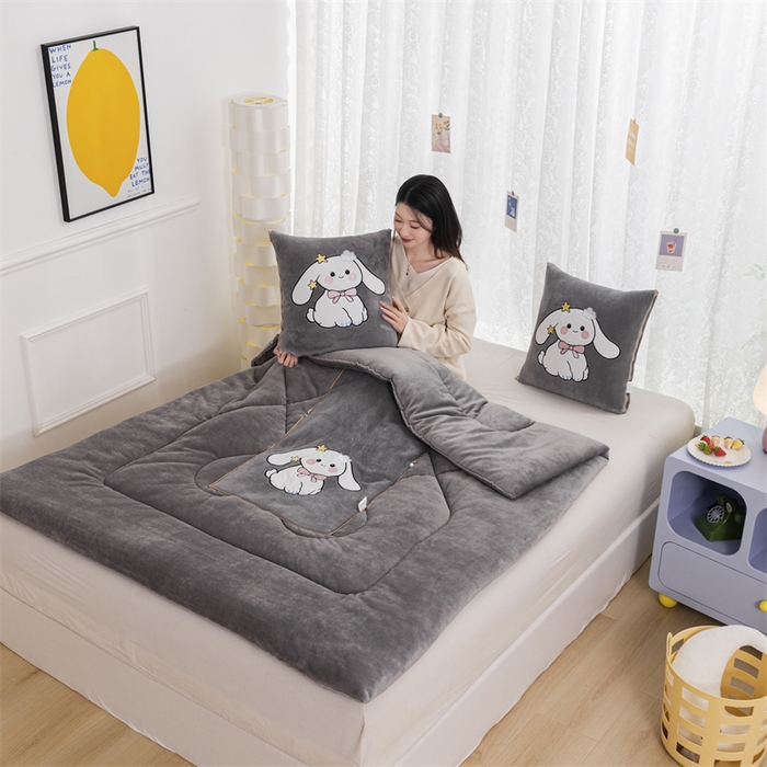 91家纺网 家纺一手货源 找家纺 哩哩熊 2025新款抱枕被子两用加厚二合一汽车载枕头办公室午睡毯子冬天靠枕-长耳兔系列 长耳兔-烟灰