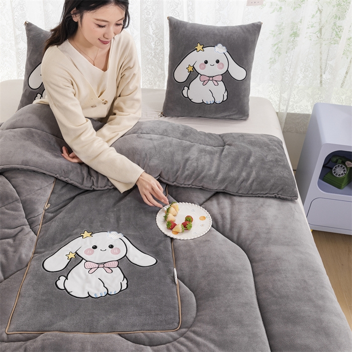 91家纺网 家纺一手货源 找家纺 哩哩熊 2025新款抱枕被子两用加厚二合一汽车载枕头办公室午睡毯子冬天靠枕-长耳兔系列 长耳兔-烟灰