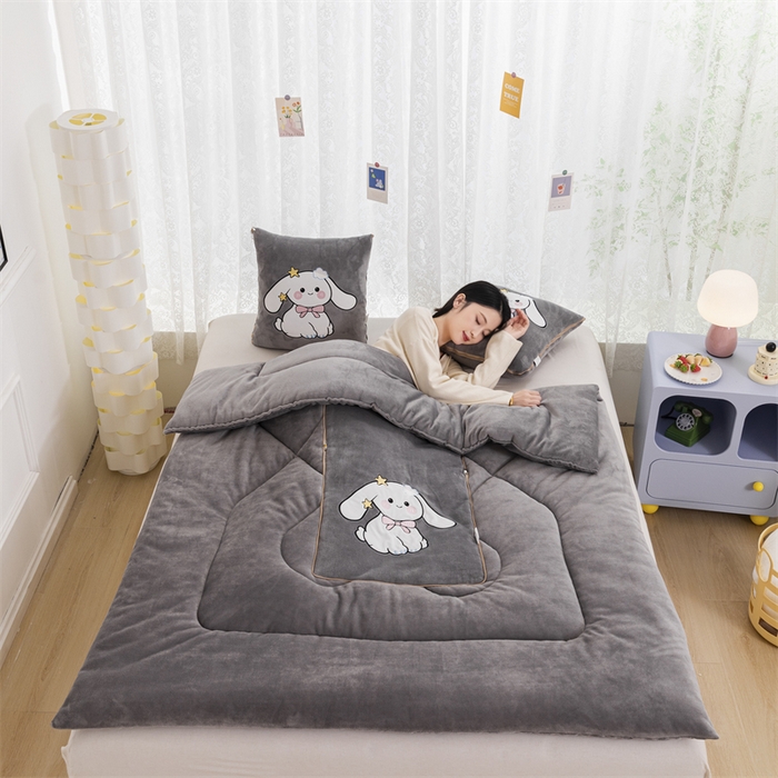 91家纺网 家纺一手货源 找家纺 哩哩熊 2025新款抱枕被子两用加厚二合一汽车载枕头办公室午睡毯子冬天靠枕-长耳兔系列 长耳兔-烟灰