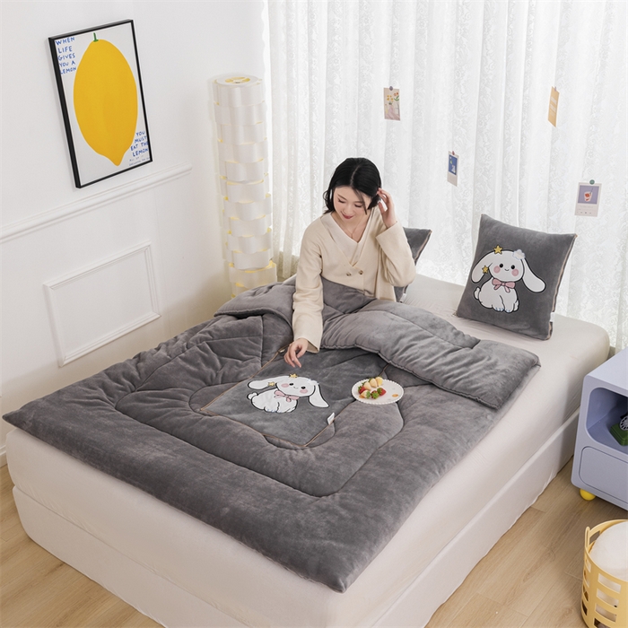 91家纺网 家纺一手货源 找家纺 哩哩熊 2025新款抱枕被子两用加厚二合一汽车载枕头办公室午睡毯子冬天靠枕-长耳兔系列 长耳兔-烟灰