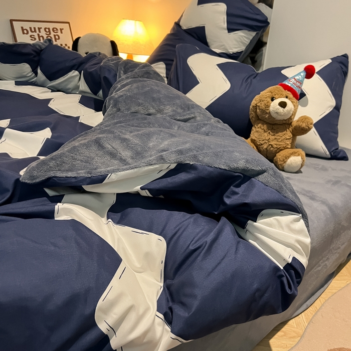 91家纺网 家纺一手货源 找家纺 悦织湾家纺 2025新款水洗棉牛奶绒单面绒单被套四件套双面两用春秋冬都可用学生宿舍四件套 单面绒迷幻天空