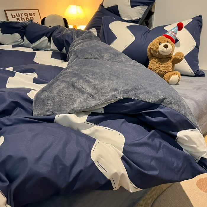 91家纺网 家纺一手货源 找家纺 悦织湾家纺 2025新款水洗棉牛奶绒单面绒单被套四件套双面两用春秋冬都可用学生宿舍四件套 单面绒迷幻天空