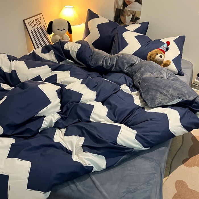 91家纺网 家纺一手货源 找家纺 悦织湾家纺 2025新款水洗棉牛奶绒单面绒单被套四件套双面两用春秋冬都可用学生宿舍四件套 单面绒迷幻天空