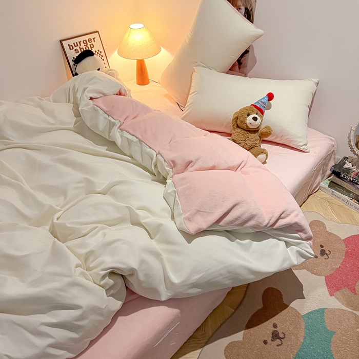 91家纺网 家纺一手货源 找家纺 悦织湾家纺 2025新款水洗棉牛奶绒单面绒单被套四件套双面两用春秋冬都可用学生宿舍四件套 单面绒奶白浅粉