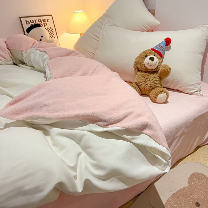 91家纺网 家纺一手货源 找家纺 悦织湾家纺 2025新款水洗棉牛奶绒单面绒单被套四件套双面两用春秋冬都可用学生宿舍四件套 单面绒奶白浅粉