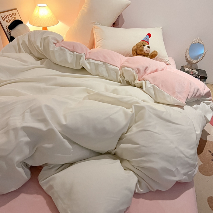 91家纺网 家纺一手货源 找家纺 悦织湾家纺 2025新款水洗棉牛奶绒单面绒单被套四件套双面两用春秋冬都可用学生宿舍四件套 单面绒奶白浅粉