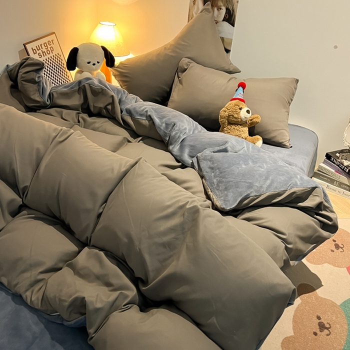 91家纺网 家纺一手货源 找家纺 悦织湾家纺 2025新款水洗棉牛奶绒单面绒单被套四件套双面两用春秋冬都可用学生宿舍四件套 单面绒浅灰