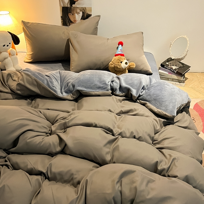 91家纺网 家纺一手货源 找家纺 悦织湾家纺 2025新款水洗棉牛奶绒单面绒单被套四件套双面两用春秋冬都可用学生宿舍四件套 单面绒浅灰