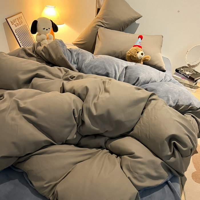 91家纺网 家纺一手货源 找家纺 悦织湾家纺 2025新款水洗棉牛奶绒单面绒单被套四件套双面两用春秋冬都可用学生宿舍四件套 单面绒浅灰