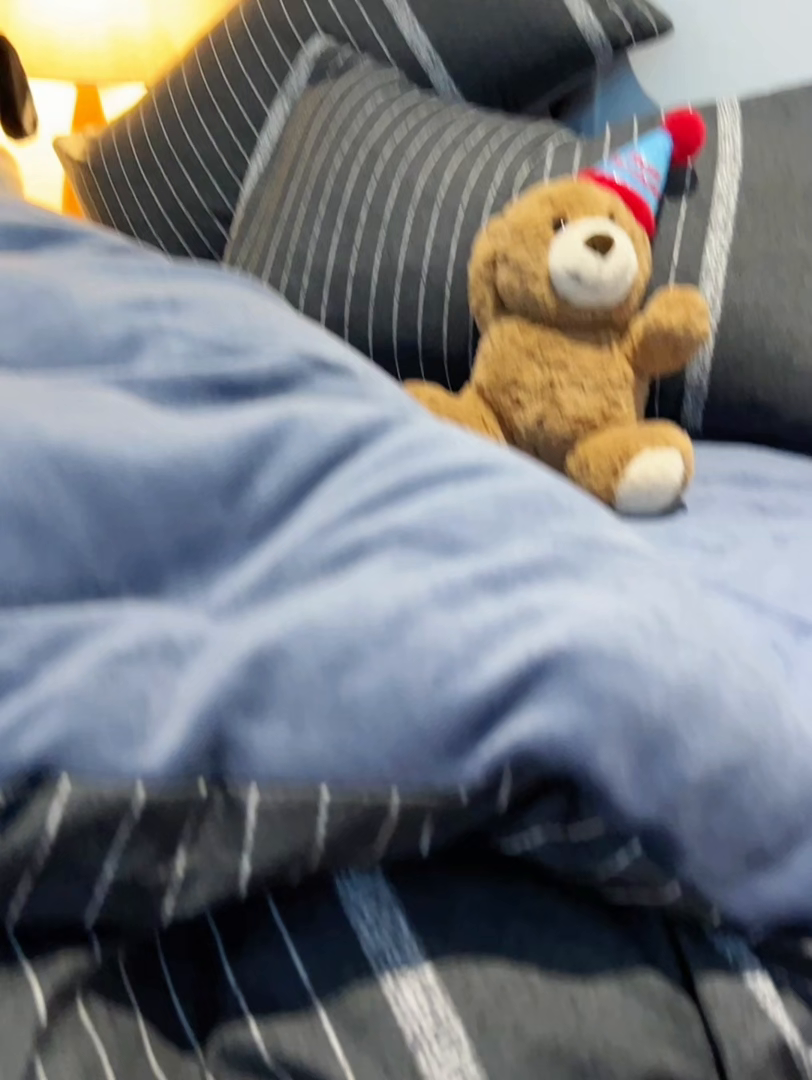 91家纺网 家纺一手货源 找家纺 悦织湾家纺 2025新款水洗棉牛奶绒单面绒单被套四件套双面两用春秋冬都可用学生宿舍四件套 单面绒浅灰细条