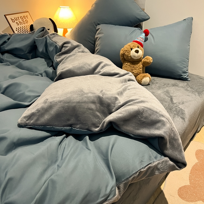 91家纺网 家纺一手货源 找家纺 悦织湾家纺 2025新款水洗棉牛奶绒单面绒单被套四件套双面两用春秋冬都可用学生宿舍四件套 单面绒浅兰灰浅灰