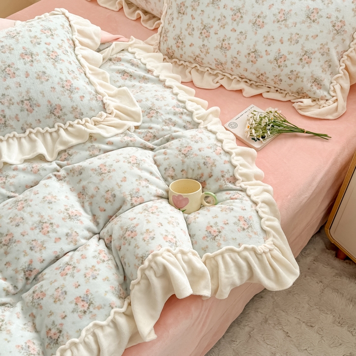 91家纺网 家纺一手货源 找家纺 （总）橘子家 2025轻奢法式花边公主风婴儿绒牛奶绒高克重四件套