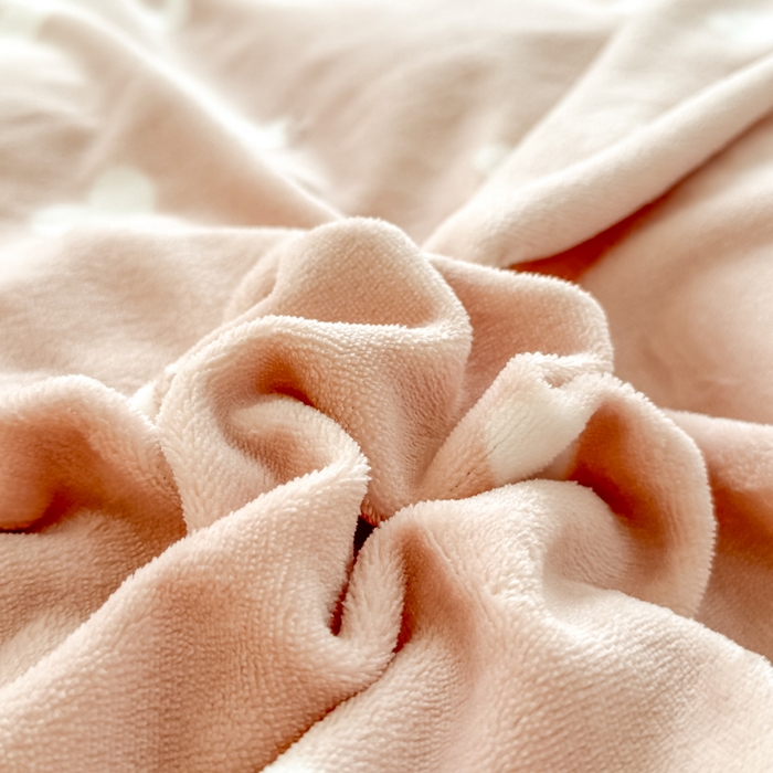 91家纺网 家纺一手货源 找家纺 橘子家 2025轻奢法式花边公主风婴儿绒牛奶绒高克重四件套 爱恋