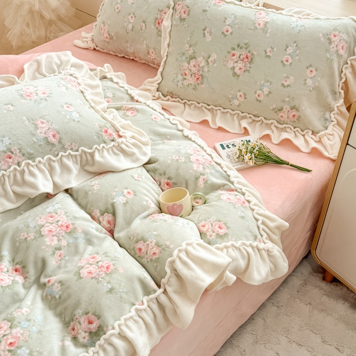 91家纺网 家纺一手货源 找家纺 橘子家 2025轻奢法式花边公主风婴儿绒牛奶绒高克重四件套 安妮