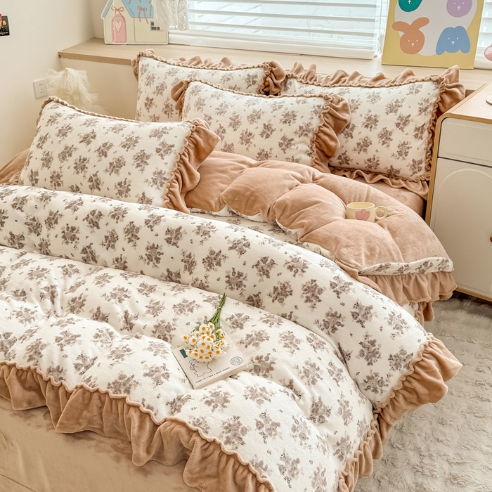 91家纺网 家纺一手货源 找家纺 橘子家 2025轻奢法式花边公主风婴儿绒牛奶绒高克重四件套 茶野