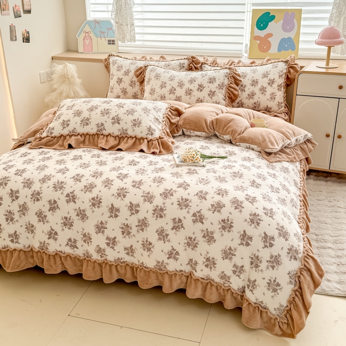 91家纺网 家纺一手货源 找家纺 橘子家 2025轻奢法式花边公主风婴儿绒牛奶绒高克重四件套 茶野