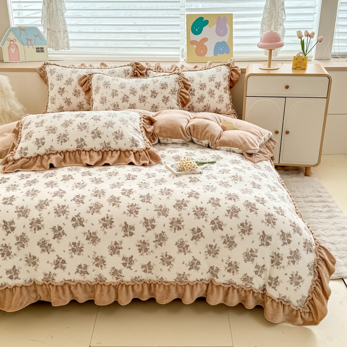 91家纺网 家纺一手货源 找家纺 橘子家 2025轻奢法式花边公主风婴儿绒牛奶绒高克重四件套 茶野