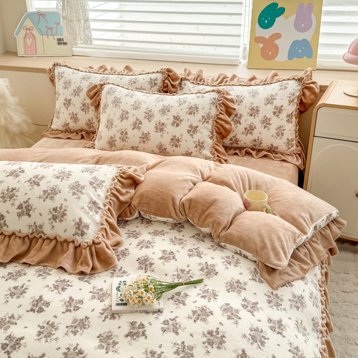 91家纺网 家纺一手货源 找家纺 橘子家 2025轻奢法式花边公主风婴儿绒牛奶绒高克重四件套 茶野