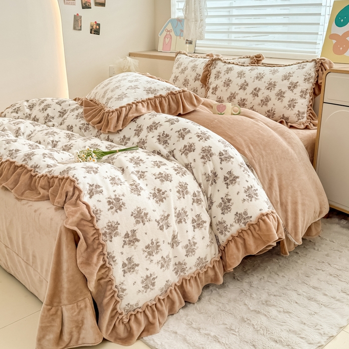 91家纺网 家纺一手货源 找家纺 橘子家 2025轻奢法式花边公主风婴儿绒牛奶绒高克重四件套 茶野