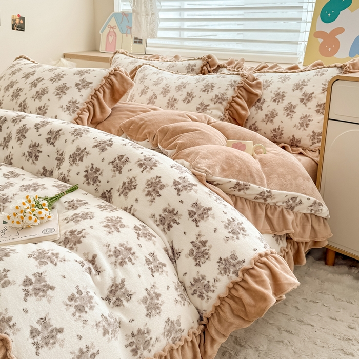 91家纺网 家纺一手货源 找家纺 橘子家 2025轻奢法式花边公主风婴儿绒牛奶绒高克重四件套 茶野