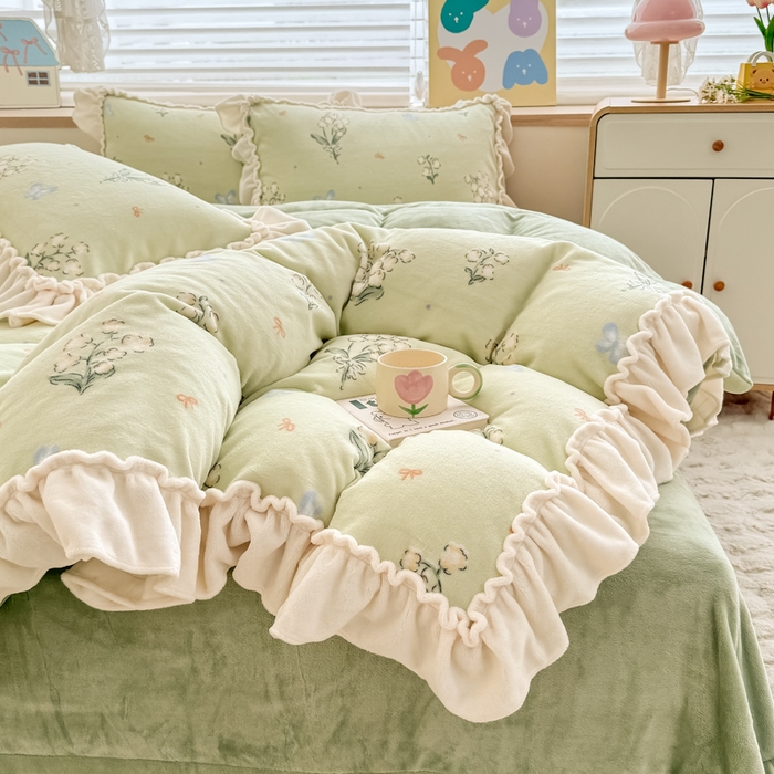 91家纺网 家纺一手货源 找家纺 橘子家 2025轻奢法式花边公主风婴儿绒牛奶绒高克重四件套 风铃草