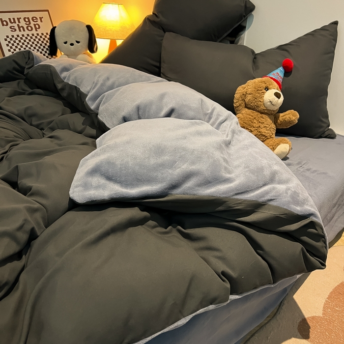91家纺网 家纺一手货源 找家纺 悦织湾家纺 2025新款水洗棉牛奶绒单面绒单被套四件套双面两用春秋冬都可用学生宿舍四件套 单面绒深灰浅灰