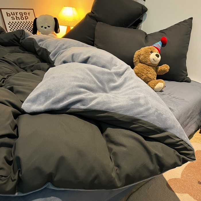 91家纺网 家纺一手货源 找家纺 悦织湾家纺 2025新款水洗棉牛奶绒单面绒单被套四件套双面两用春秋冬都可用学生宿舍四件套 单面绒深灰浅灰