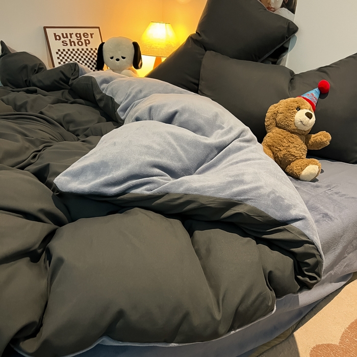 91家纺网 家纺一手货源 找家纺 悦织湾家纺 2025新款水洗棉牛奶绒单面绒单被套四件套双面两用春秋冬都可用学生宿舍四件套 单面绒深灰浅灰