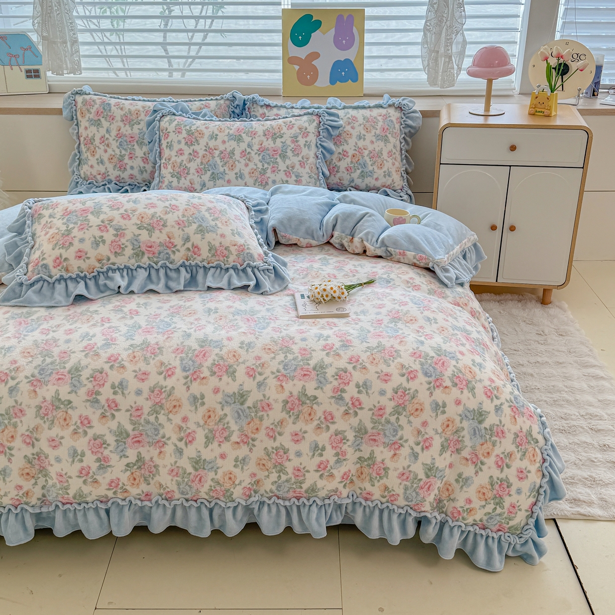 91家纺网 家纺一手货源 找家纺 橘子家 2025轻奢法式花边公主风婴儿绒牛奶绒高克重四件套 花间梦