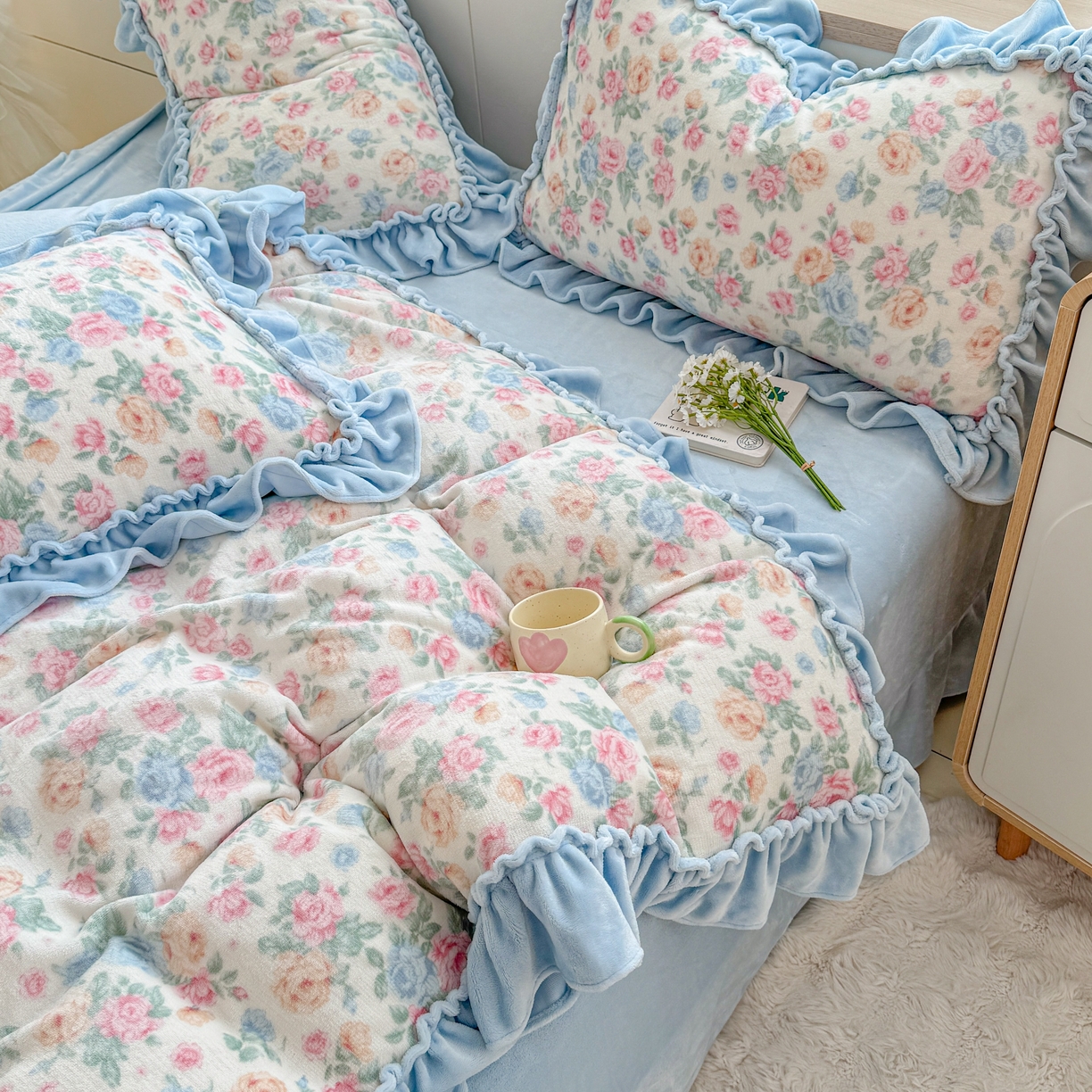 91家纺网 家纺一手货源 找家纺 橘子家 2025轻奢法式花边公主风婴儿绒牛奶绒高克重四件套 花间梦