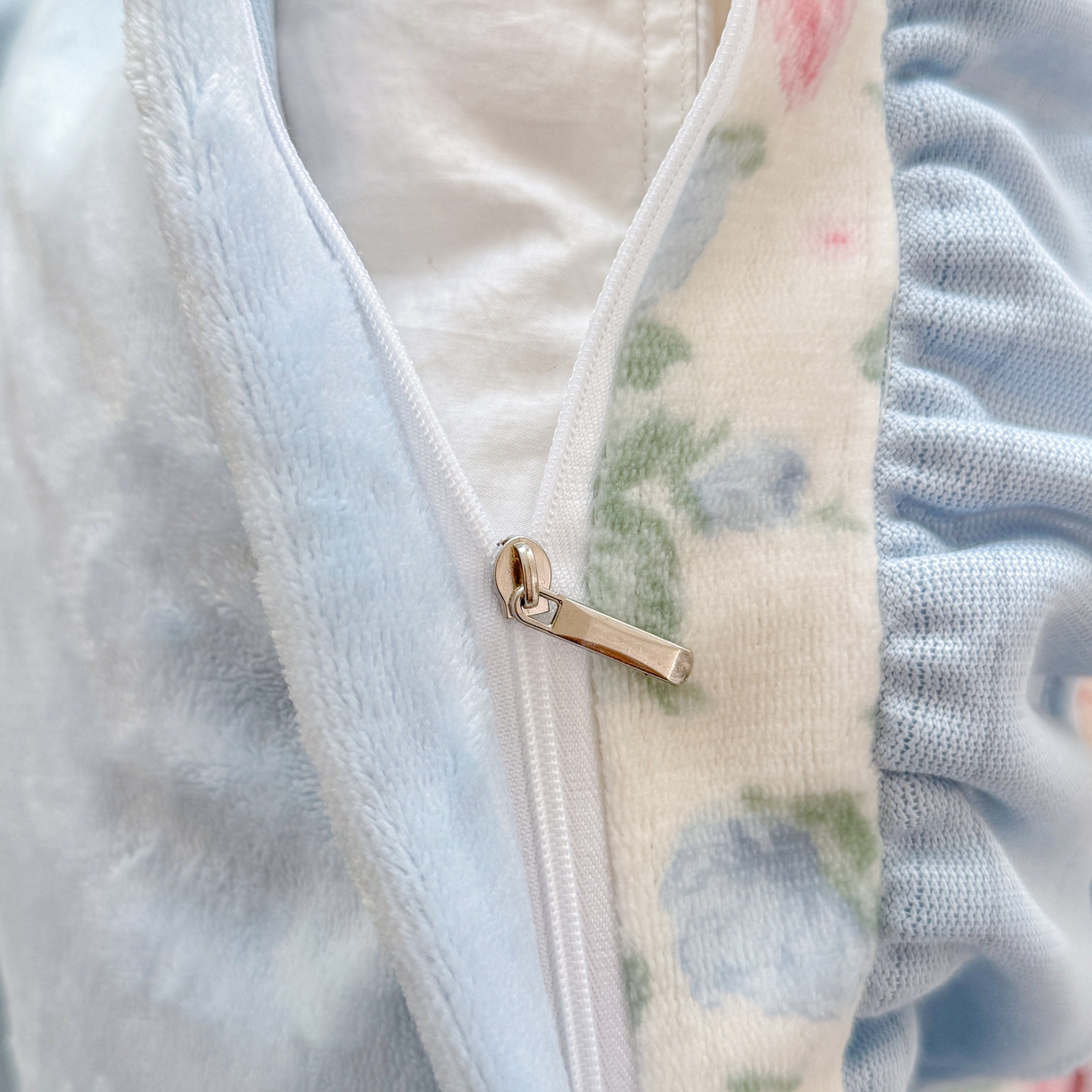 91家纺网 家纺一手货源 找家纺 橘子家 2025轻奢法式花边公主风婴儿绒牛奶绒高克重四件套 花间梦