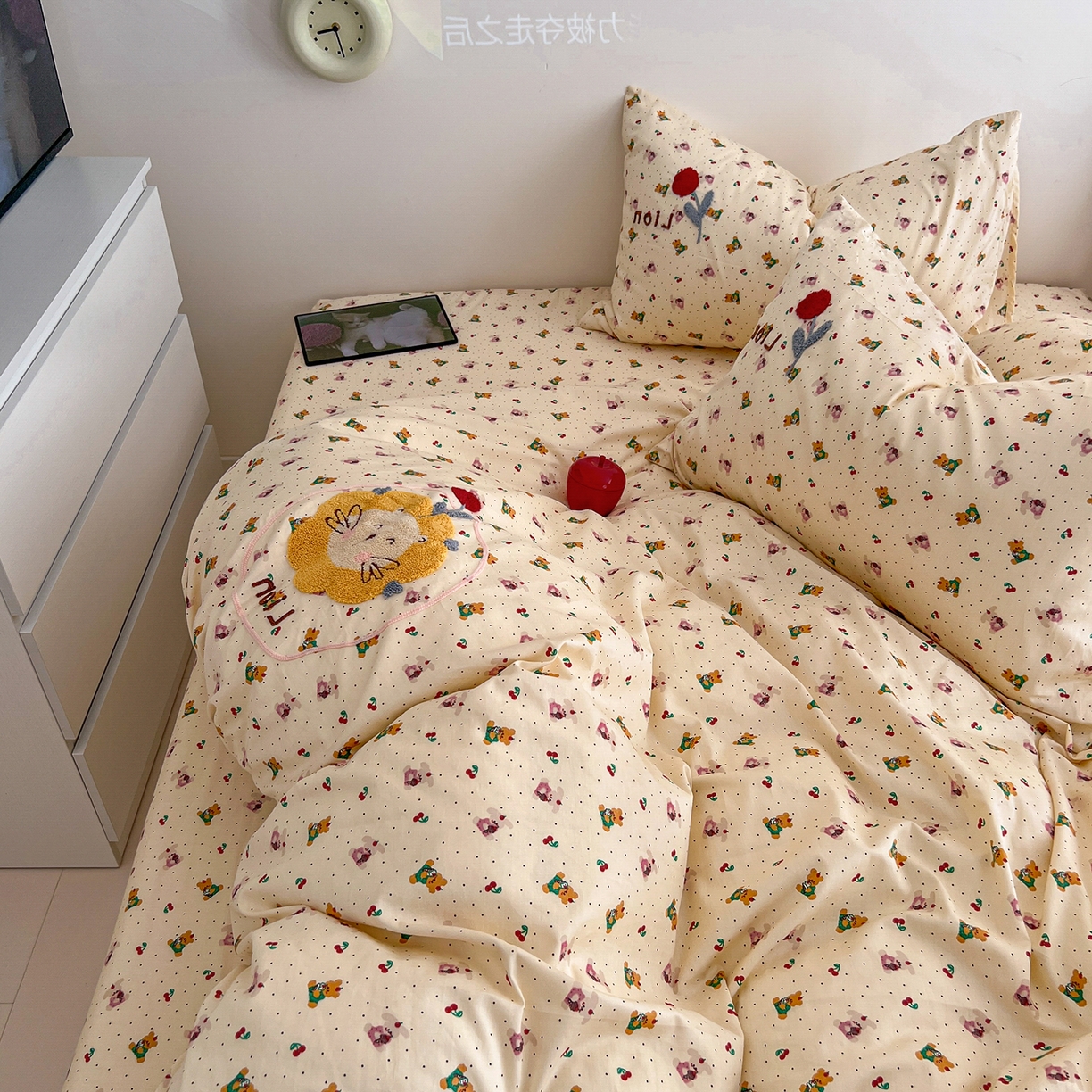 91家纺网 家纺一手货源 找家纺 舒居家纺 2025新款13070全棉纯棉毛巾绣四件套 蛋糕熊