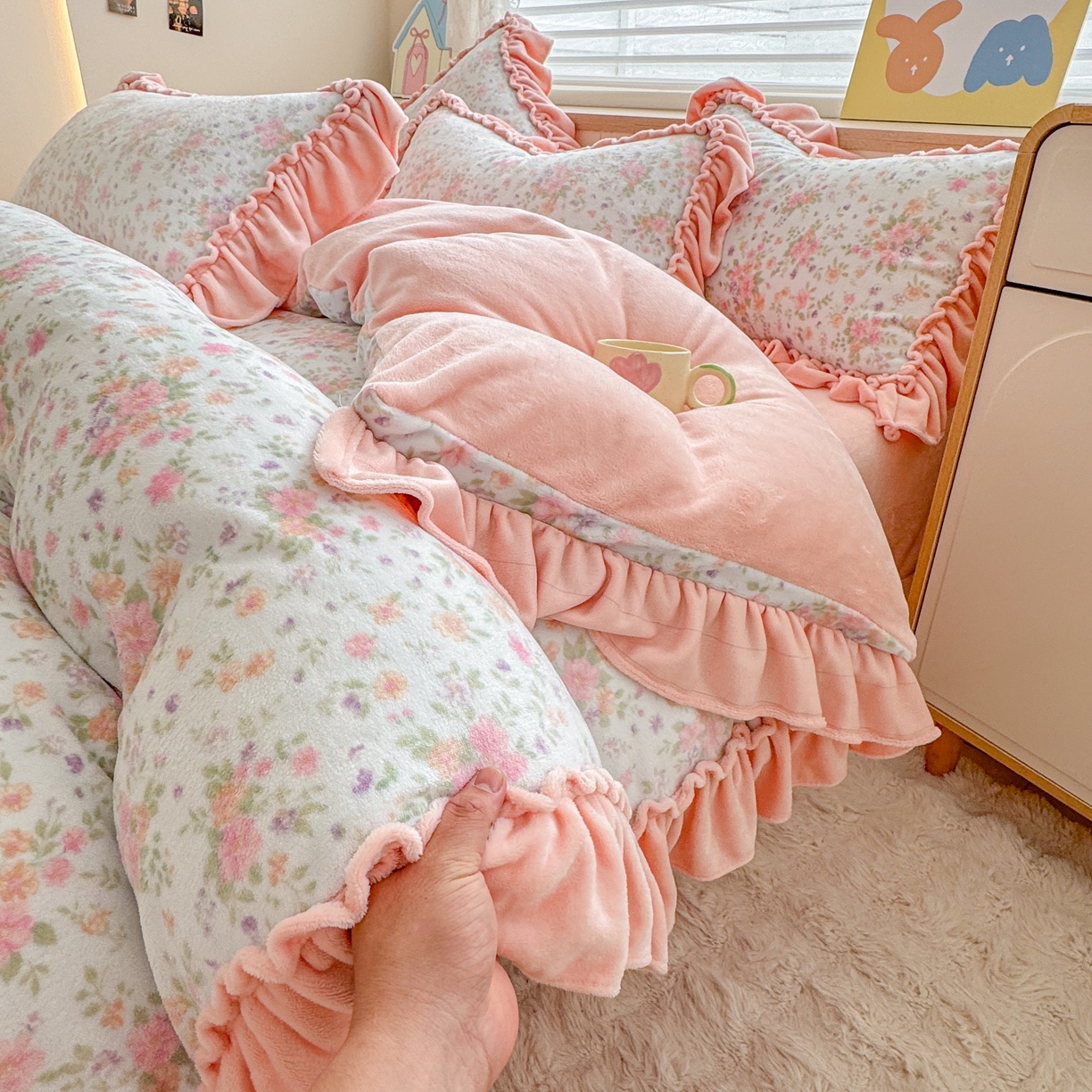 91家纺网 家纺一手货源 找家纺 橘子家 2025轻奢法式花边公主风婴儿绒牛奶绒高克重四件套 花香