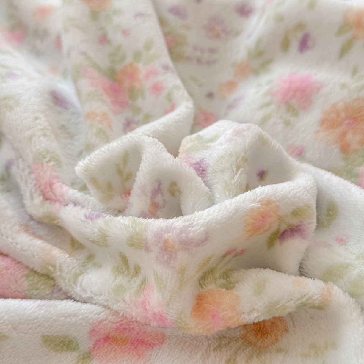 91家纺网 家纺一手货源 找家纺 橘子家 2025轻奢法式花边公主风婴儿绒牛奶绒高克重四件套 花香