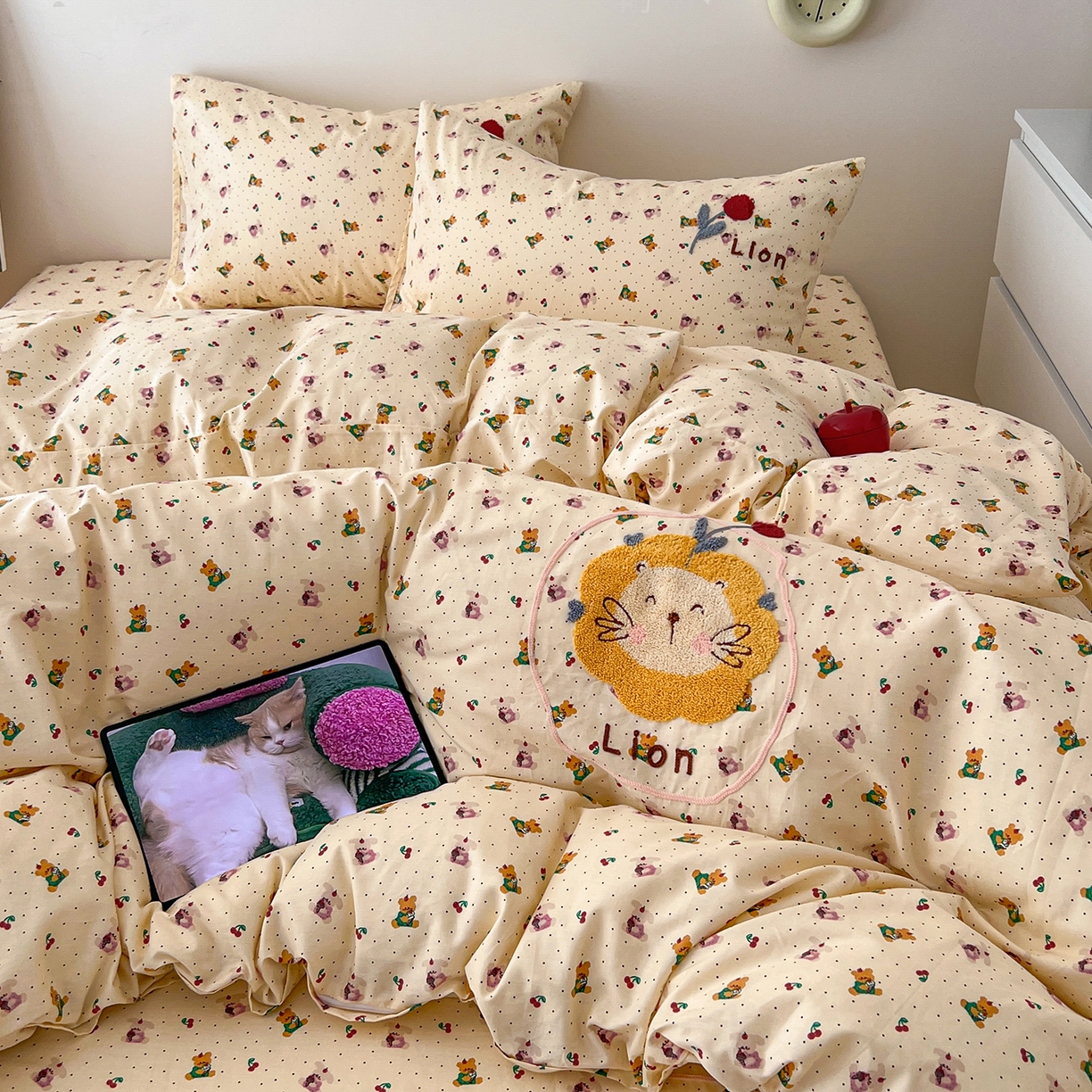 91家纺网 家纺一手货源 找家纺 舒居家纺 2025新款13070全棉纯棉毛巾绣四件套 蛋糕熊