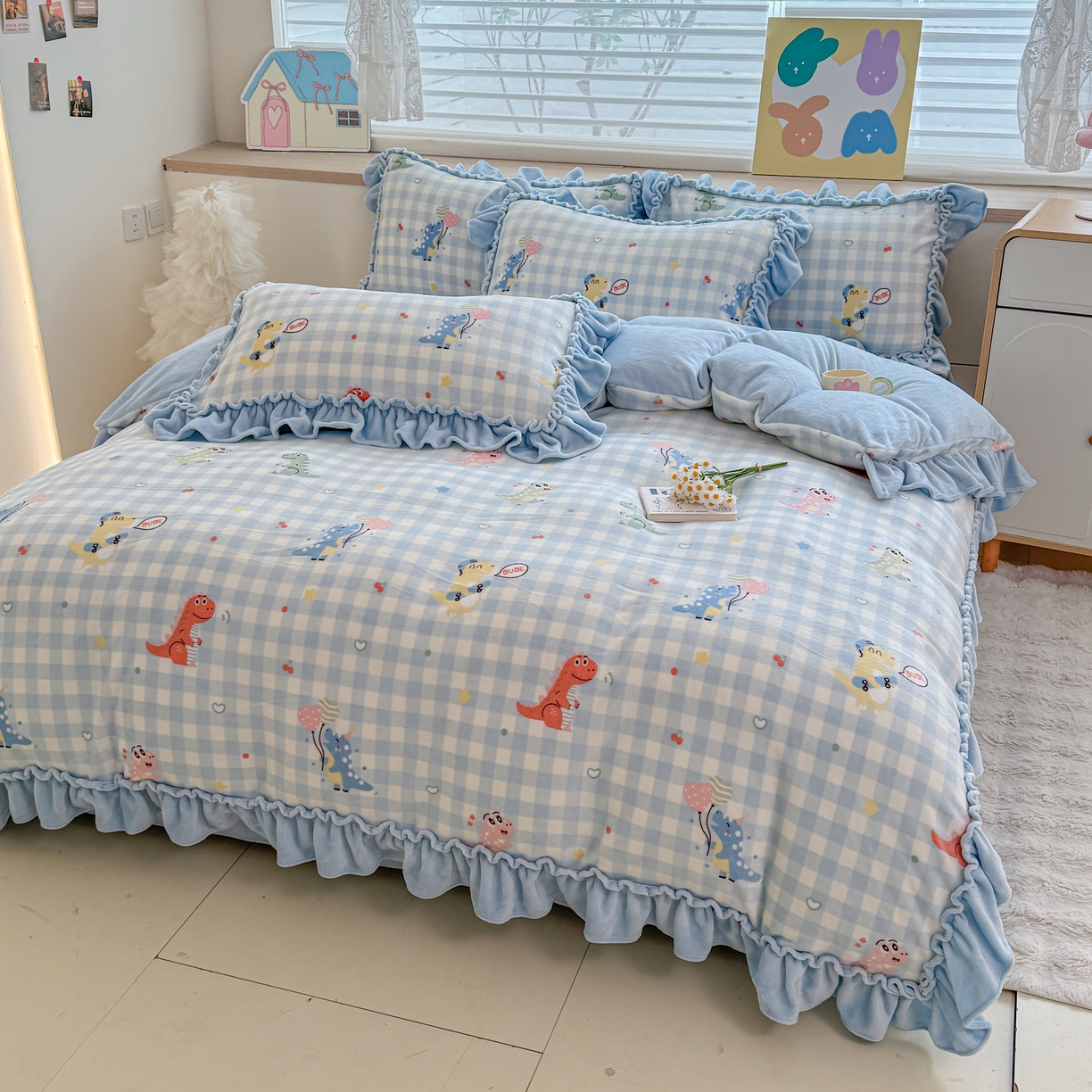 91家纺网 家纺一手货源 找家纺 橘子家 2025轻奢法式花边公主风婴儿绒牛奶绒高克重四件套 欢乐恐龙