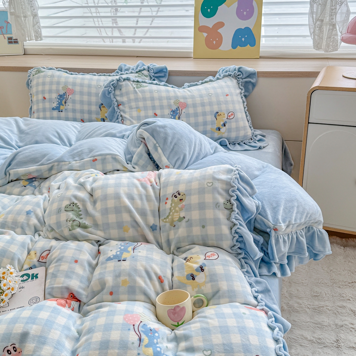 91家纺网 家纺一手货源 找家纺 橘子家 2025轻奢法式花边公主风婴儿绒牛奶绒高克重四件套 欢乐恐龙