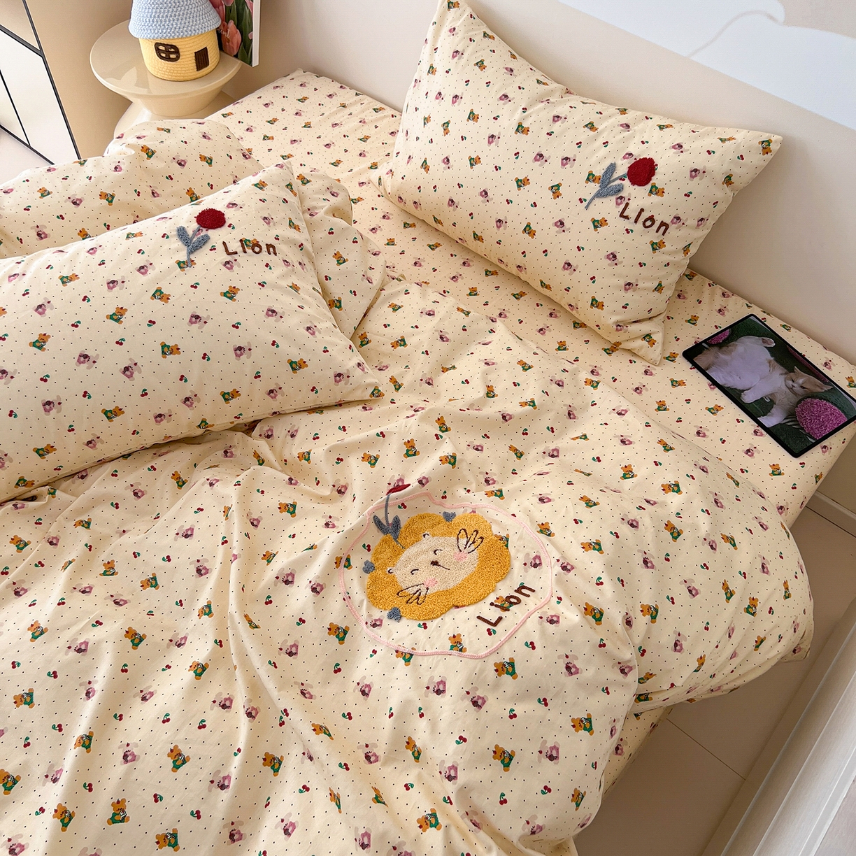 91家纺网 家纺一手货源 找家纺 舒居家纺 2025新款13070全棉纯棉毛巾绣四件套 蛋糕熊