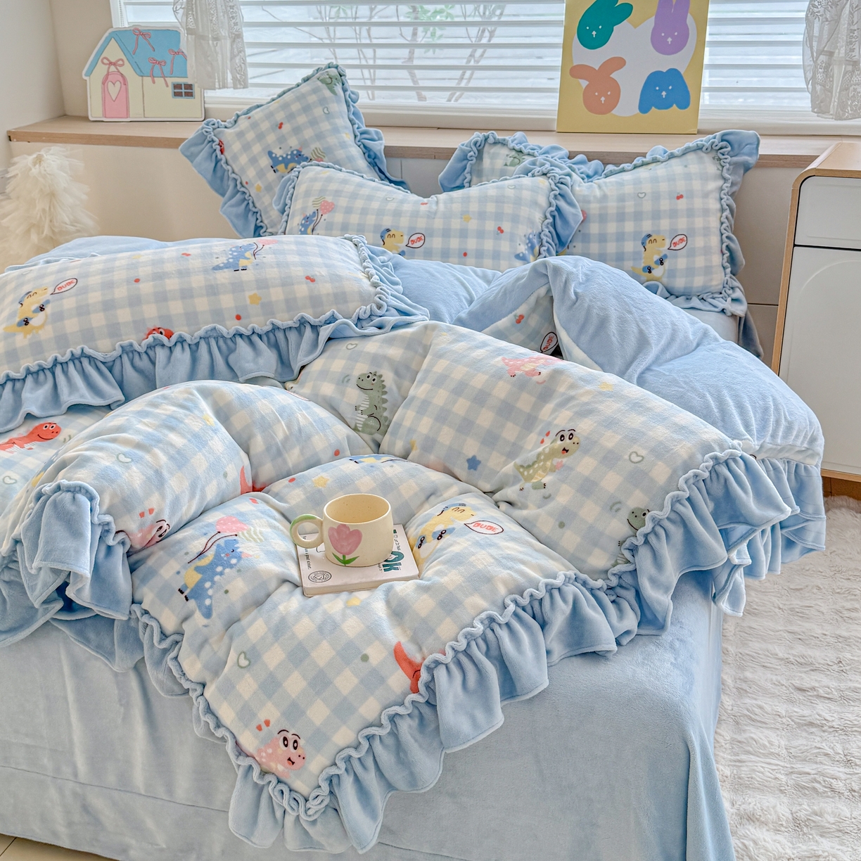 91家纺网 家纺一手货源 找家纺 橘子家 2025轻奢法式花边公主风婴儿绒牛奶绒高克重四件套 欢乐恐龙