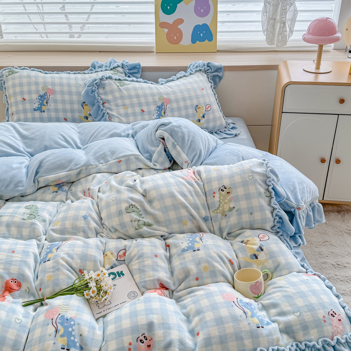 91家纺网 家纺一手货源 找家纺 橘子家 2025轻奢法式花边公主风婴儿绒牛奶绒高克重四件套 欢乐恐龙