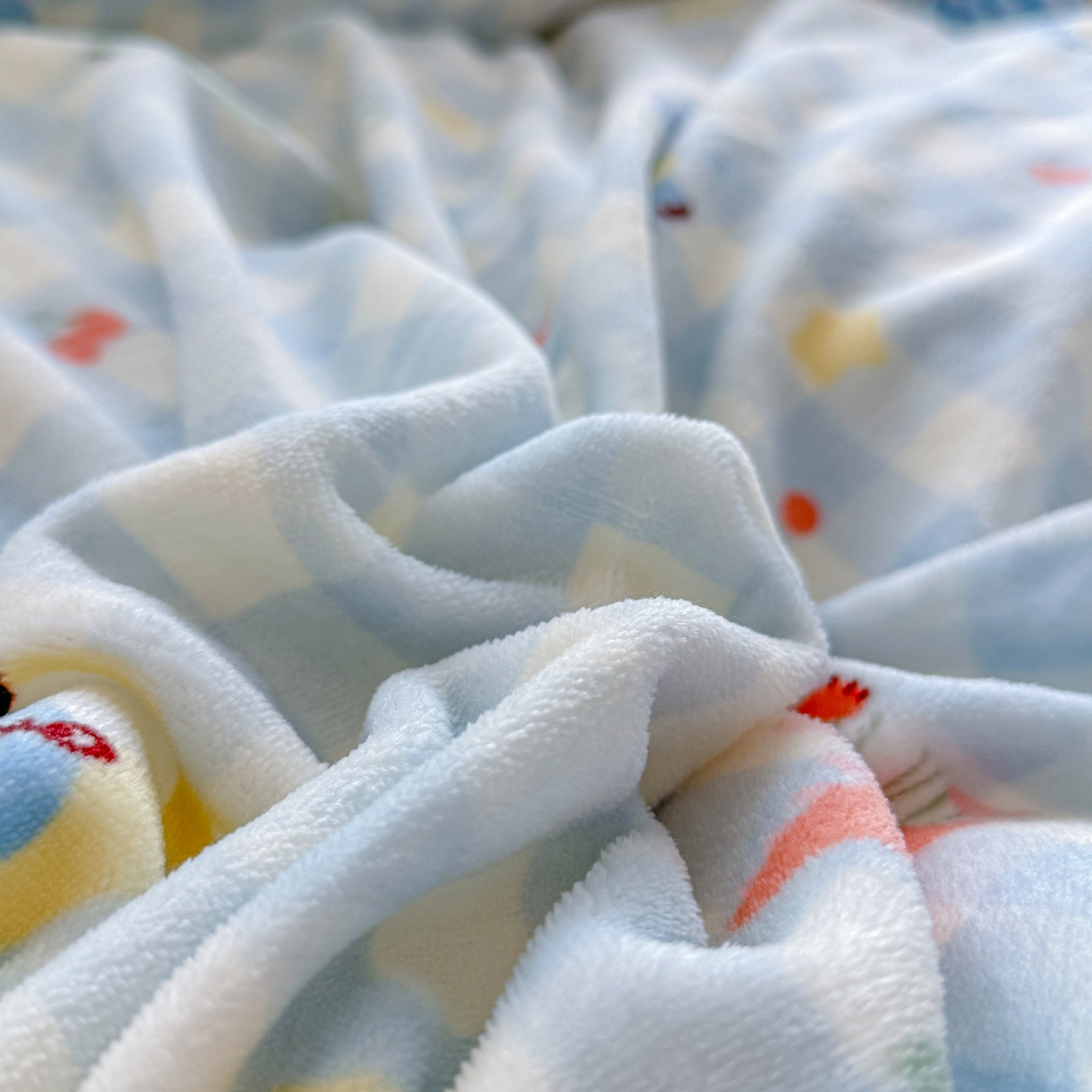 91家纺网 家纺一手货源 找家纺 橘子家 2025轻奢法式花边公主风婴儿绒牛奶绒高克重四件套 欢乐恐龙