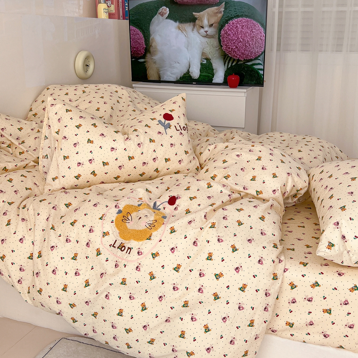 91家纺网 家纺一手货源 找家纺 舒居家纺 2025新款13070全棉纯棉毛巾绣四件套 蛋糕熊