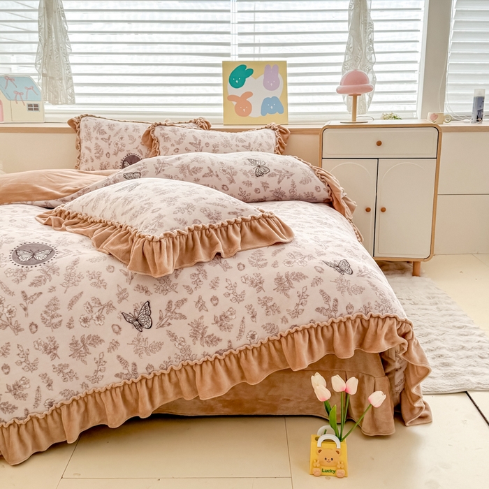 91家纺网 家纺一手货源 找家纺 橘子家 2025轻奢法式花边公主风婴儿绒牛奶绒高克重四件套 幻蝶