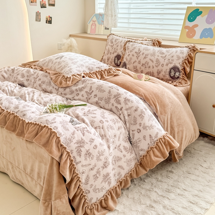 91家纺网 家纺一手货源 找家纺 橘子家 2025轻奢法式花边公主风婴儿绒牛奶绒高克重四件套 幻蝶