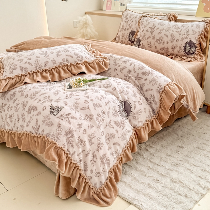 91家纺网 家纺一手货源 找家纺 橘子家 2025轻奢法式花边公主风婴儿绒牛奶绒高克重四件套 幻蝶