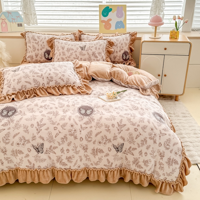 91家纺网 家纺一手货源 找家纺 橘子家 2025轻奢法式花边公主风婴儿绒牛奶绒高克重四件套 幻蝶